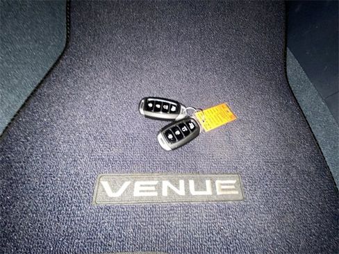 Used 2024 Hyundai Venue Limited image 29