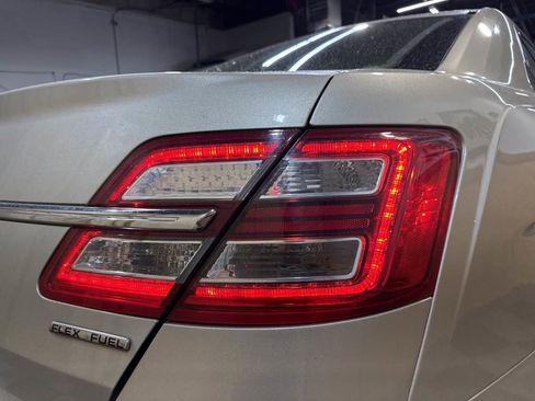 Used 2018 Ford Taurus SE image 9