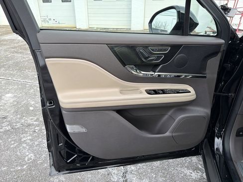 Certified 2023 Lincoln Corsair Standard w/ Equipment Group 101A image 10