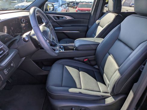 Used 2026 Chevrolet Traverse LT w/ Driver Confidence Package image 10