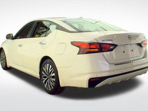 Used 2023 Nissan Altima 2.5 SV FWD image 10