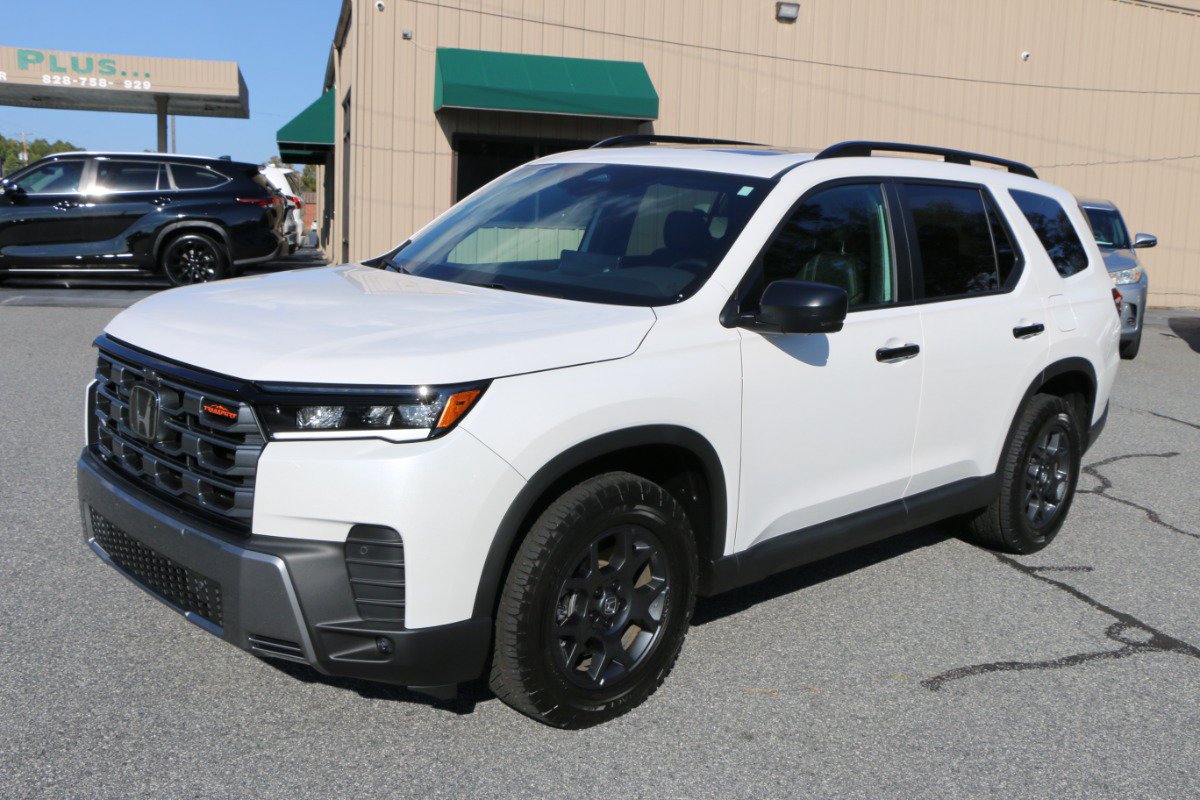 Used 2026 Honda Pilot TrailSport image 1