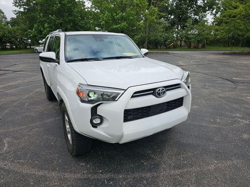 Used 2024 Toyota 4Runner SR5 AWD/4WD image 8