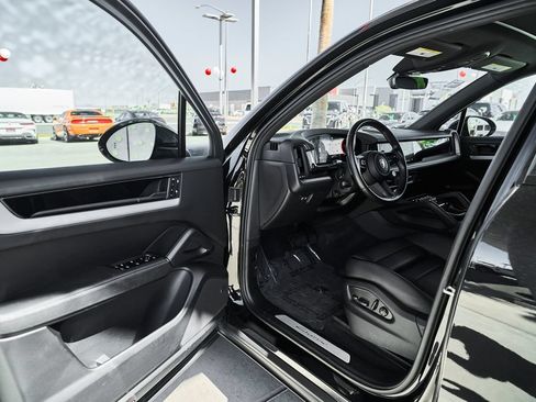 Used 2024 Porsche Cayenne AWD/4WD image 14