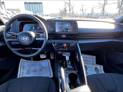 Used 2025 Hyundai Elantra Sport image 14