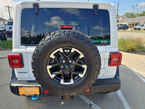 Used 2024 Jeep Wrangler Unlimited Rubicon 4xe AWD/4WD image 15