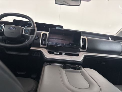 Used 2025 Ford Expedition Max Active image 21