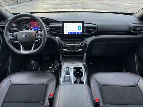 Certified 2022 Ford Explorer ST-Line w/ Class IV Trailer Tow Package image 7