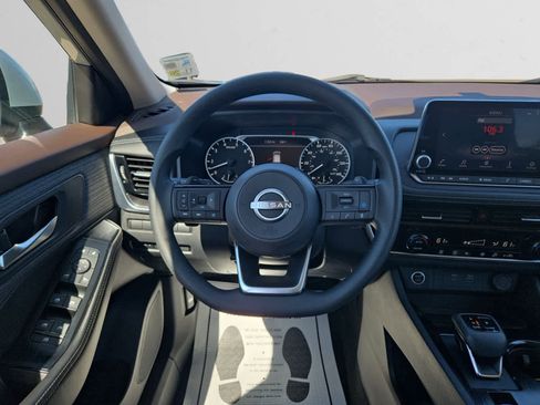 Used 2023 Nissan Rogue SV image 12