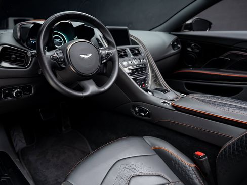 Used 2021 Aston Martin DBS Superleggera Volante image 2