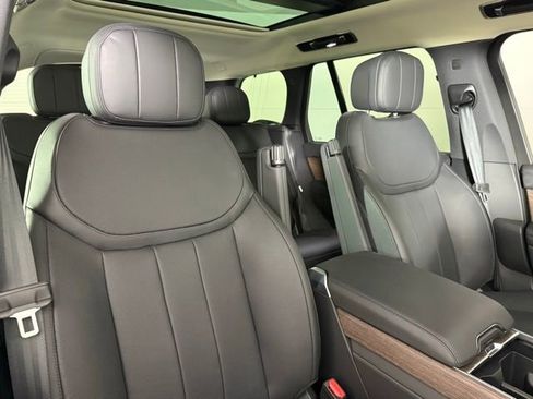 New 2025 Land Rover Range Rover SE AWD/4WD image 32