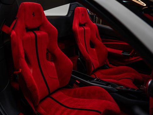 Used 2022 Ferrari F8 Tributo RWD image 11