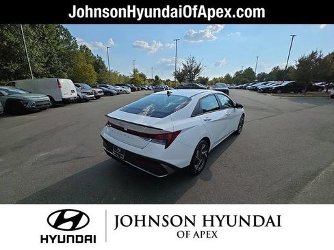 Used 2025 Hyundai Elantra Sport FWD image 15