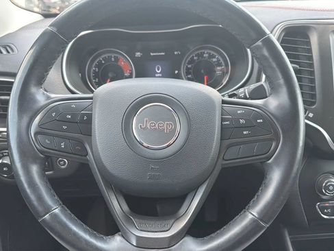 Used 2019 Jeep Cherokee Trailhawk AWD/4WD image 13