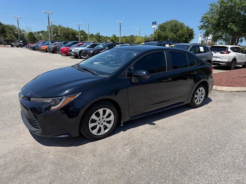 Used 2025 Toyota Corolla LE FWD image 11