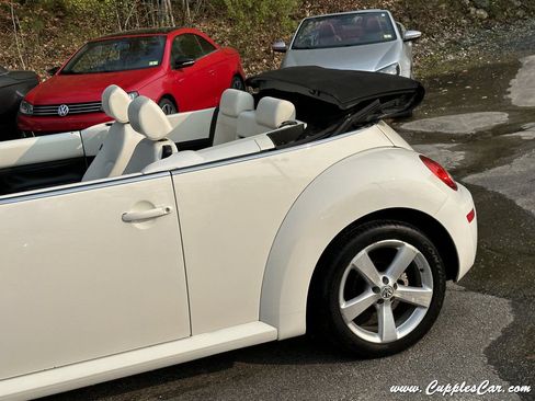 Used 2007 Volkswagen Beetle Triple White Edition FWD image 32