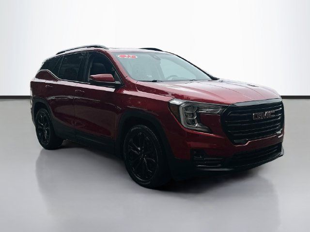 Used 2022 GMC Terrain SLT w/ Infotainment Package II FWD image 3