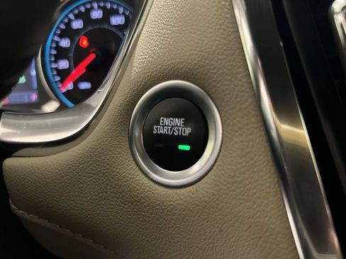 Used 2023 Chevrolet Traverse LT FWD image 15