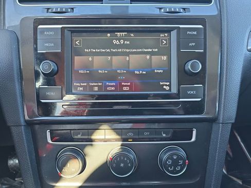 Used 2020 Volkswagen Golf 4-Door image 24