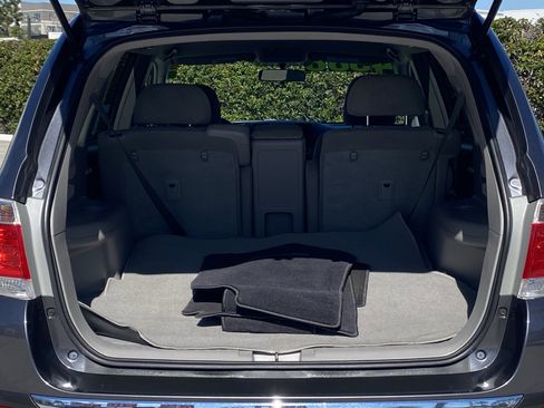 Used 2012 Toyota Highlander FWD w/ Tech Pkg image 22