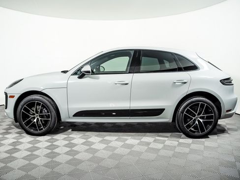Certified 2024 Porsche Macan AWD/4WD image 2