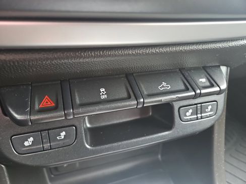 Used 2018 Chevrolet Colorado LT w/ LT Convenience Package image 12