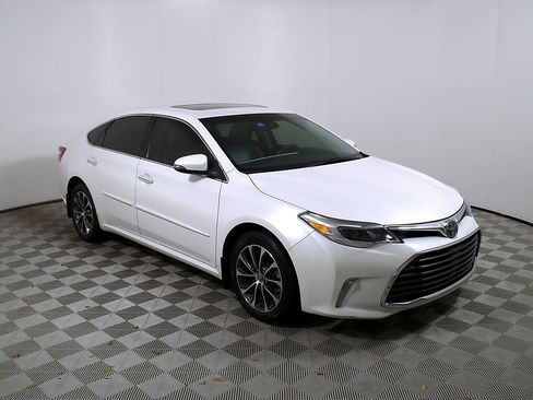Used 2017 Toyota Avalon XLE Premium FWD image 6
