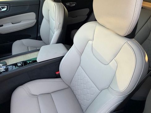 New 2027 Volvo XC60 B5 Plus AWD/4WD image 17