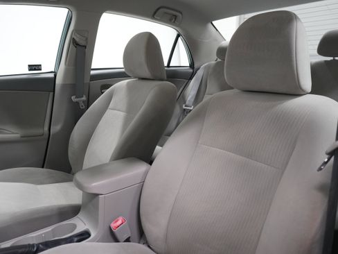 Used 2010 Toyota Corolla image 11