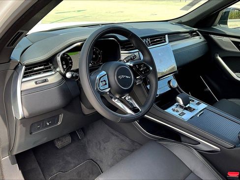 New 2026 Jaguar F-PACE R-Dynamic S image 4