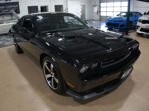 Used 2014 Dodge Challenger SRT8 w/ Harman/Kardon Audio Group image 7