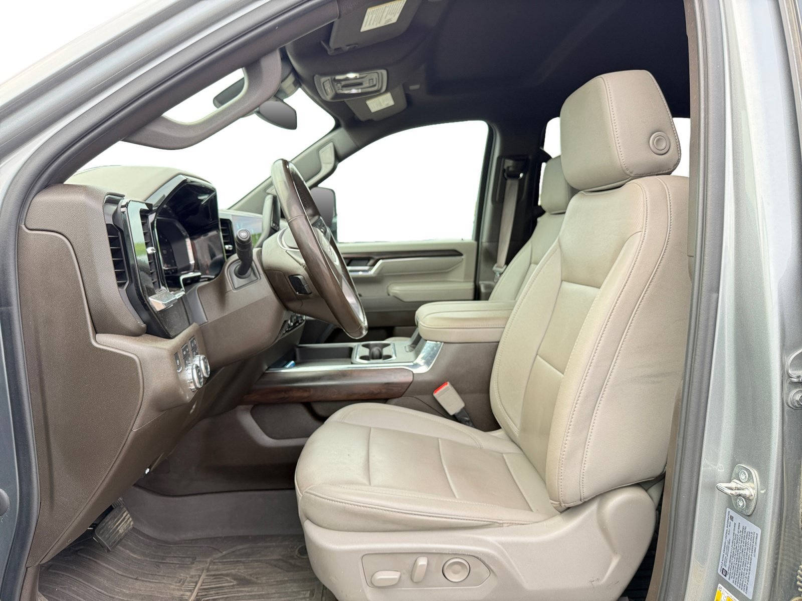 Used 2024 GMC Sierra 2500 SLT w/ SLT Premium Package AWD/4WD image 9