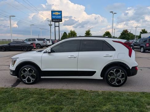 Used 2024 Kia Niro EX Touring FWD image 11