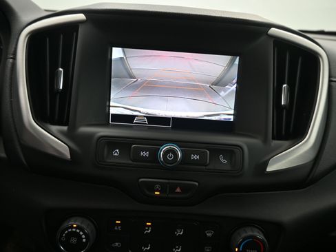 Used 2024 GMC Terrain SLE FWD image 17