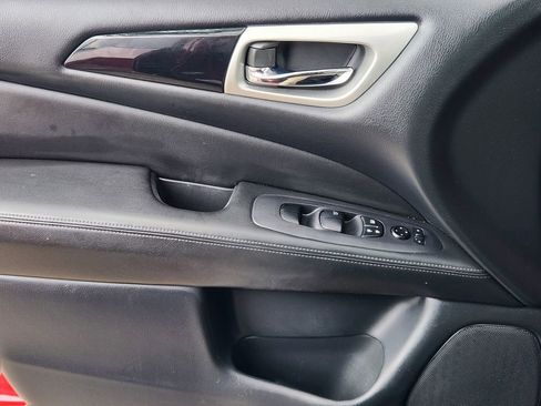 Used 2018 Nissan Pathfinder S image 22