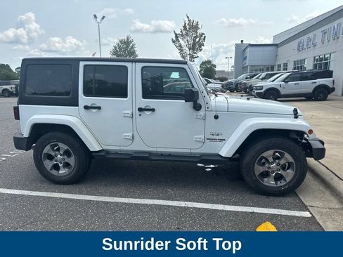 Used 2018 Jeep Wrangler Unlimited Sahara w/ Connectivity Group AWD/4WD image 5
