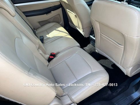 Used 2016 Ford Explorer XLT w/ Equipment Group 202A image 11