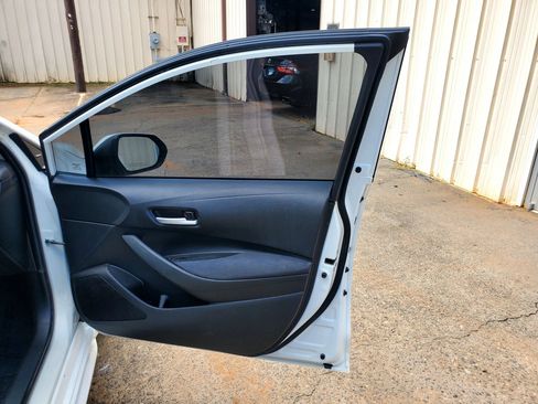 Used 2021 Toyota Corolla LE FWD image 24