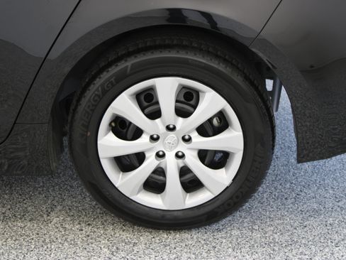 Used 2025 Toyota Corolla LE FWD image 10
