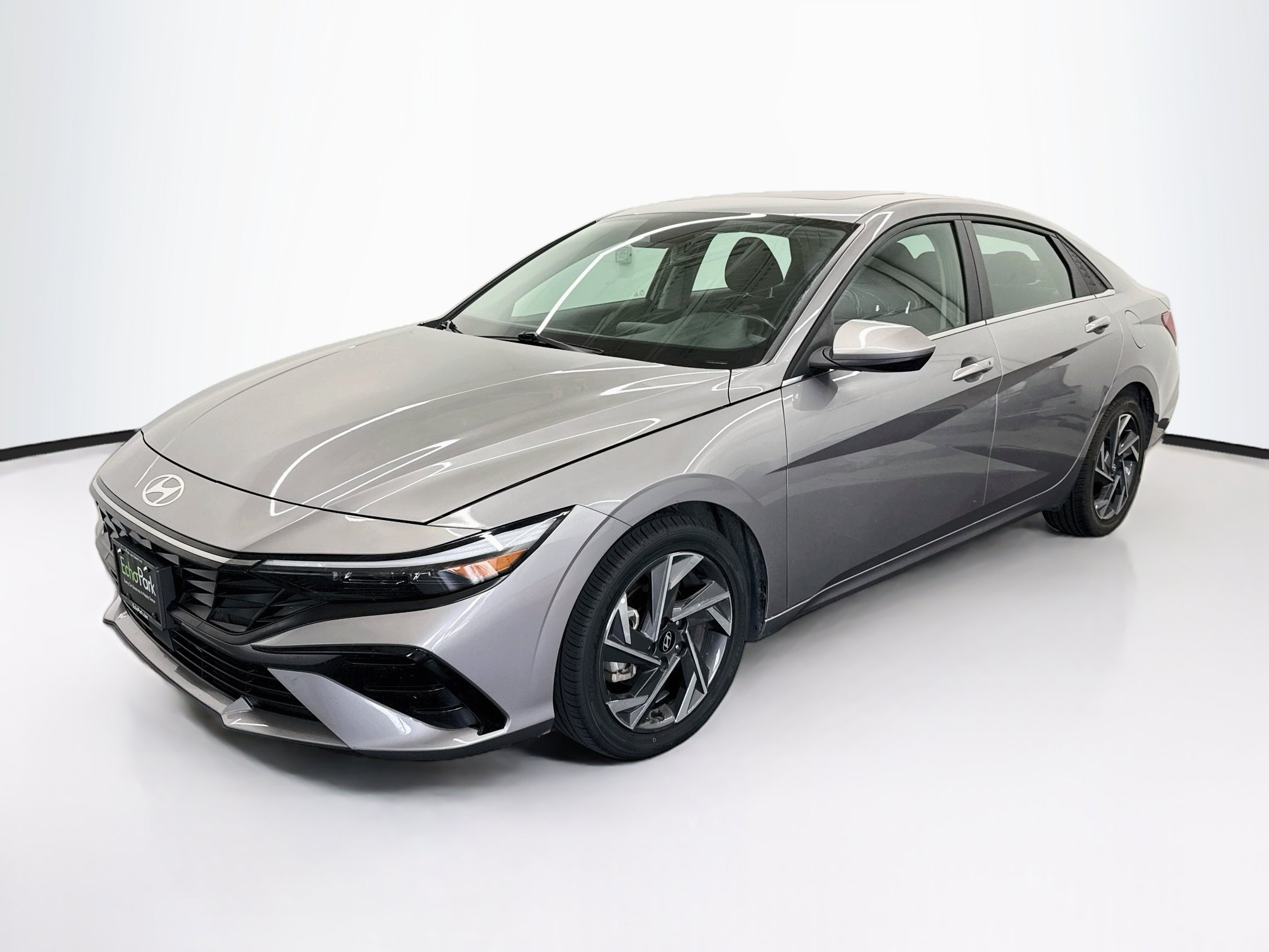 Used 2025 Hyundai Elantra SEL FWD image 3