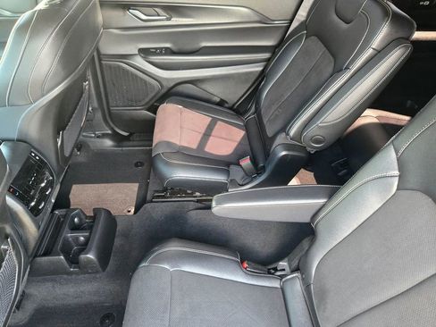 Used 2023 Jeep Grand Cherokee L Laredo AWD/4WD image 9