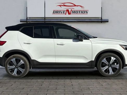 Used 2023 Volvo XC40 Recharge Plus image 3