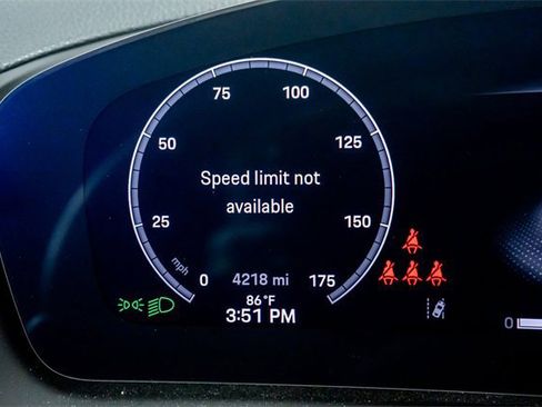 Used 2025 Porsche Cayenne image 43