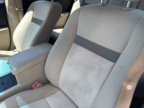 Used 2014 Toyota Camry LE w/ Moonroof Package FWD image 10