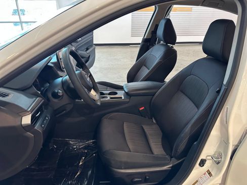 Used 2025 Nissan Altima 2.5 SV FWD image 21