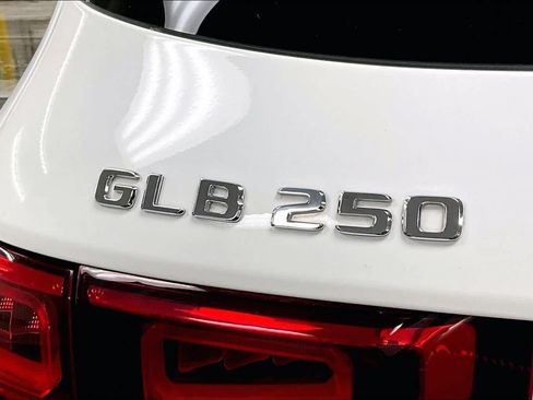 Used 2023 Mercedes-Benz GLB 250 4MATIC image 33