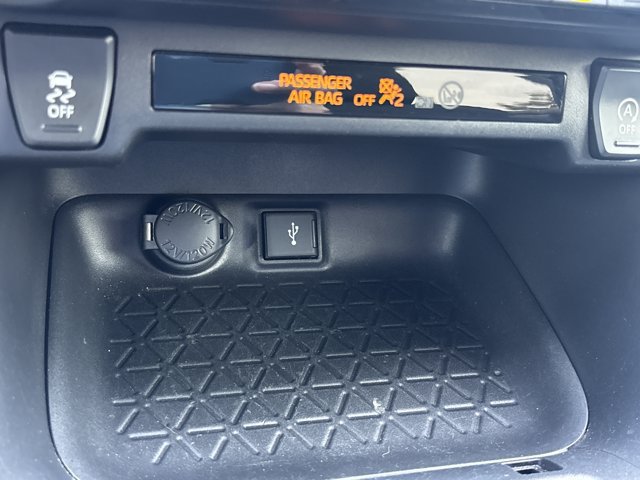 Used 2021 Toyota RAV4 XLE w/ Convenience Package FWD image 33