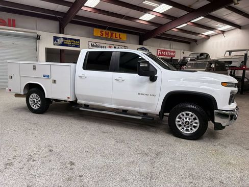 Used 2024 Chevrolet Silverado 2500 LT w/ Convenience Package AWD/4WD image 10
