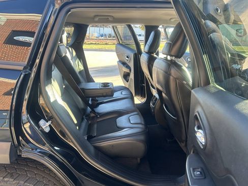 Used 2019 Jeep Cherokee Trailhawk w/ Cold Weather Group image 30