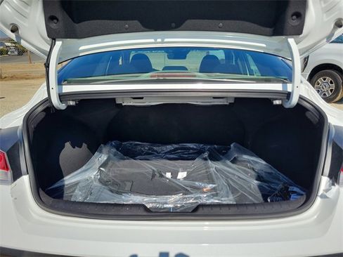 New 2025 Hyundai Elantra SE image 20